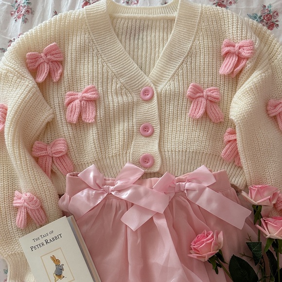 NWOT Bow cardigan ππ - Picture 2 of 3